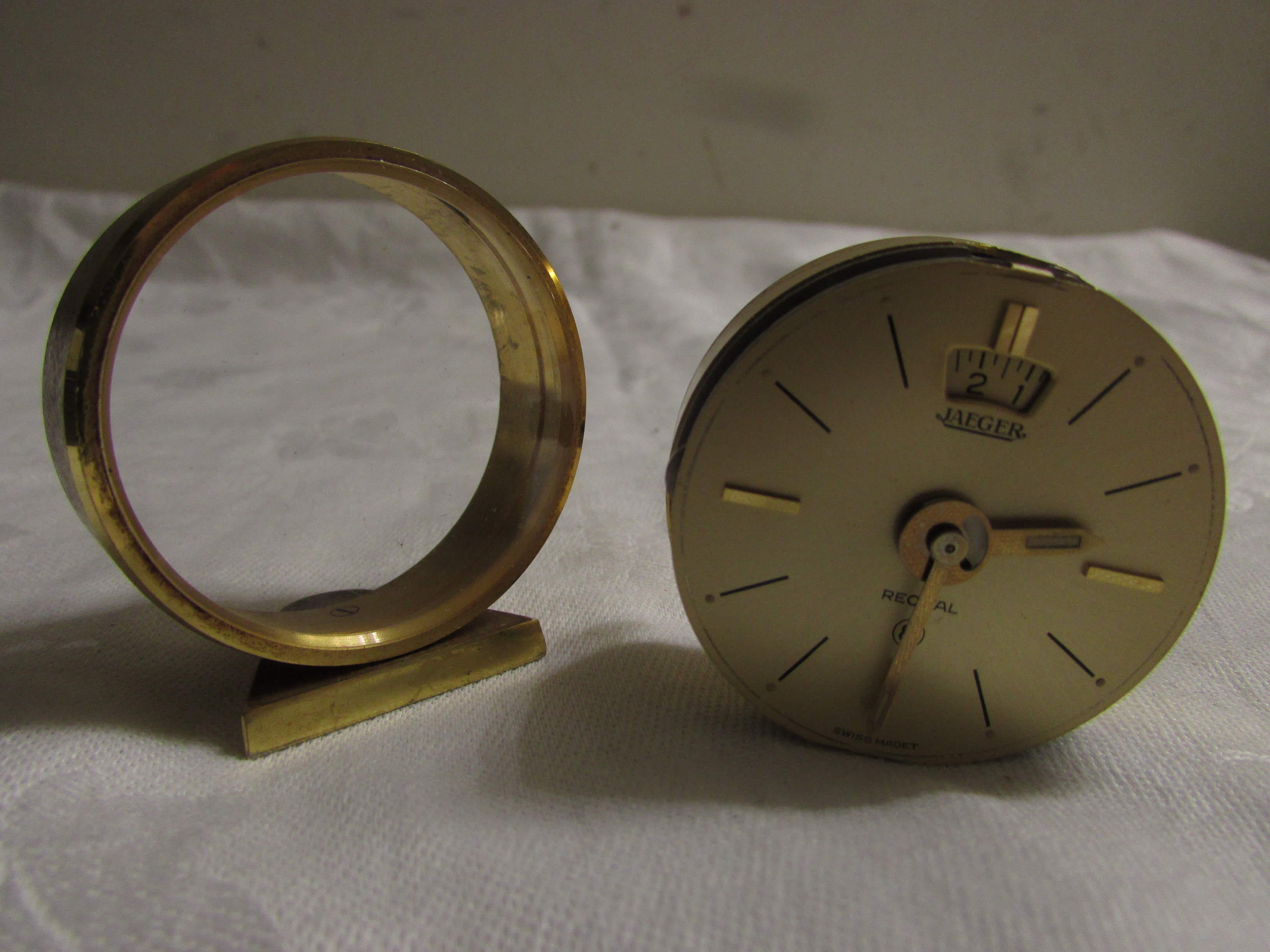 Jaeger Recital eight-day bedside alarm clock in gold coloured finish, diameter of dial 4cm (a/f) - Image 4 of 4