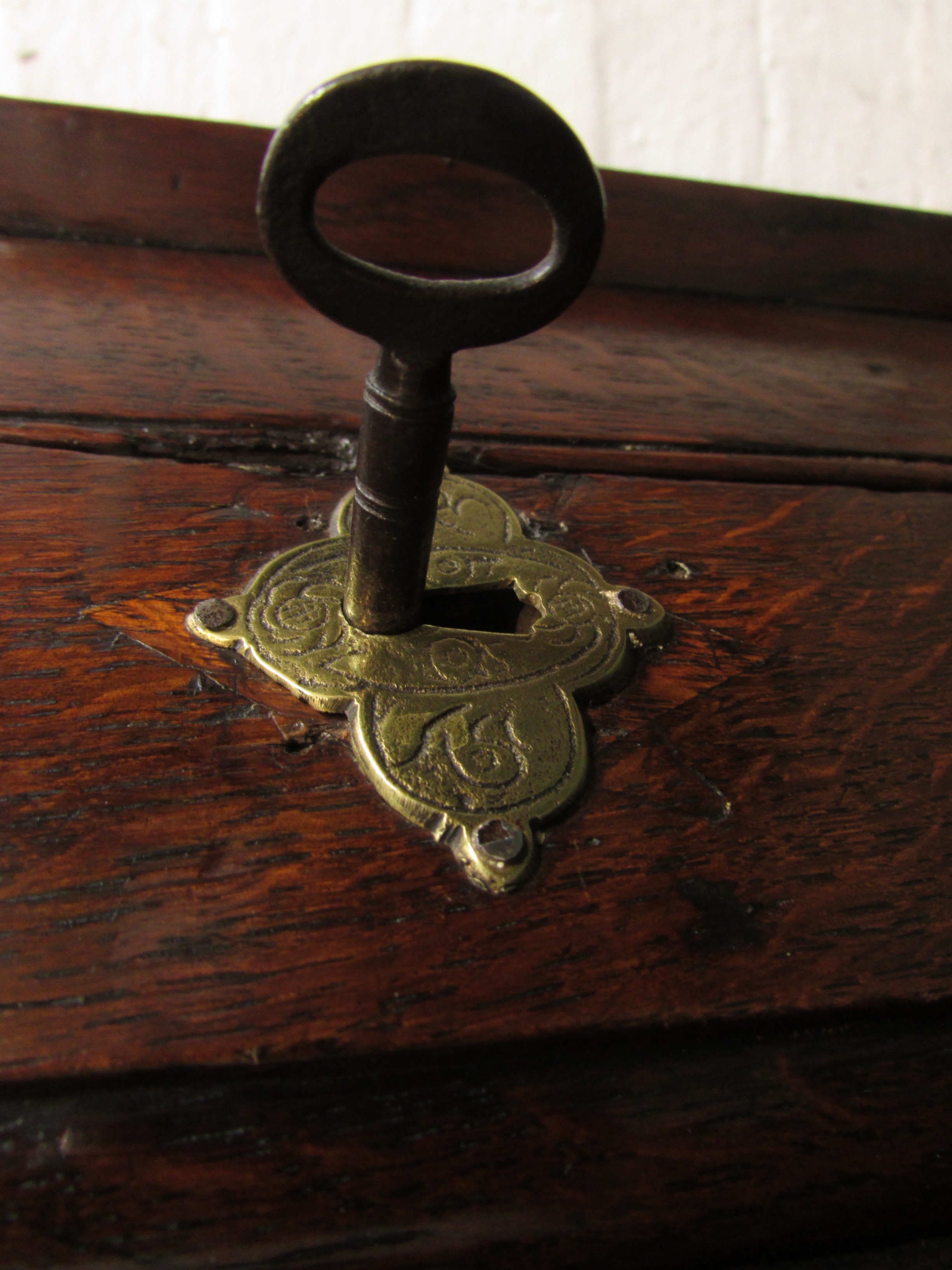 George III oak corner cabinet, the single door with arched moulding and on iron H hinges, engraved - Image 3 of 4