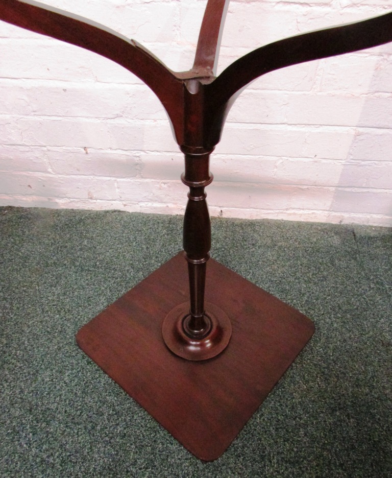 Slender late 19th century mahogany tripod single pedestal table with square top, the graceful S - Image 4 of 4