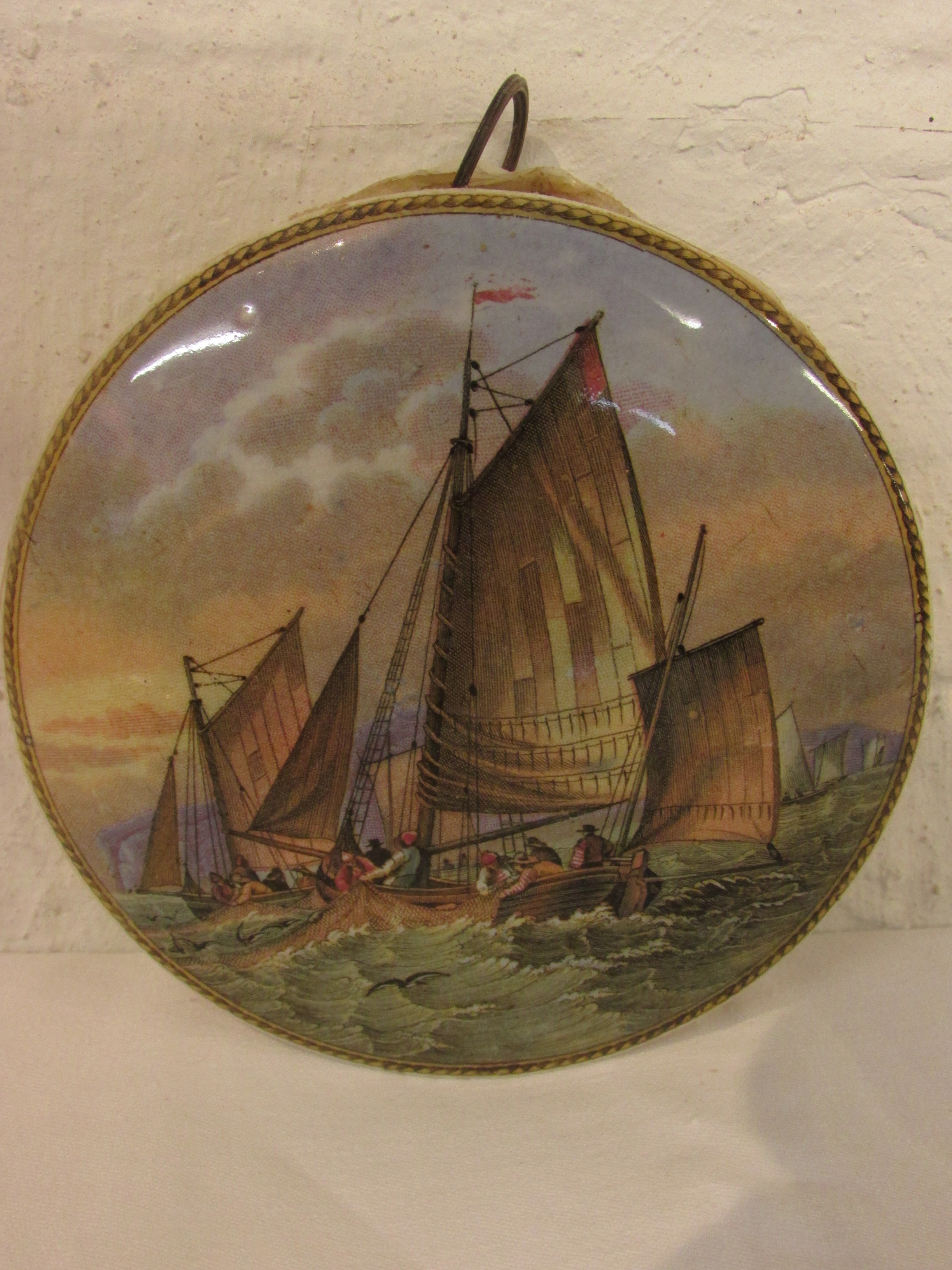 A Pratt pot lid showing Royal Palace with paddle steamer to foreground with crown to the rim set - Image 9 of 11