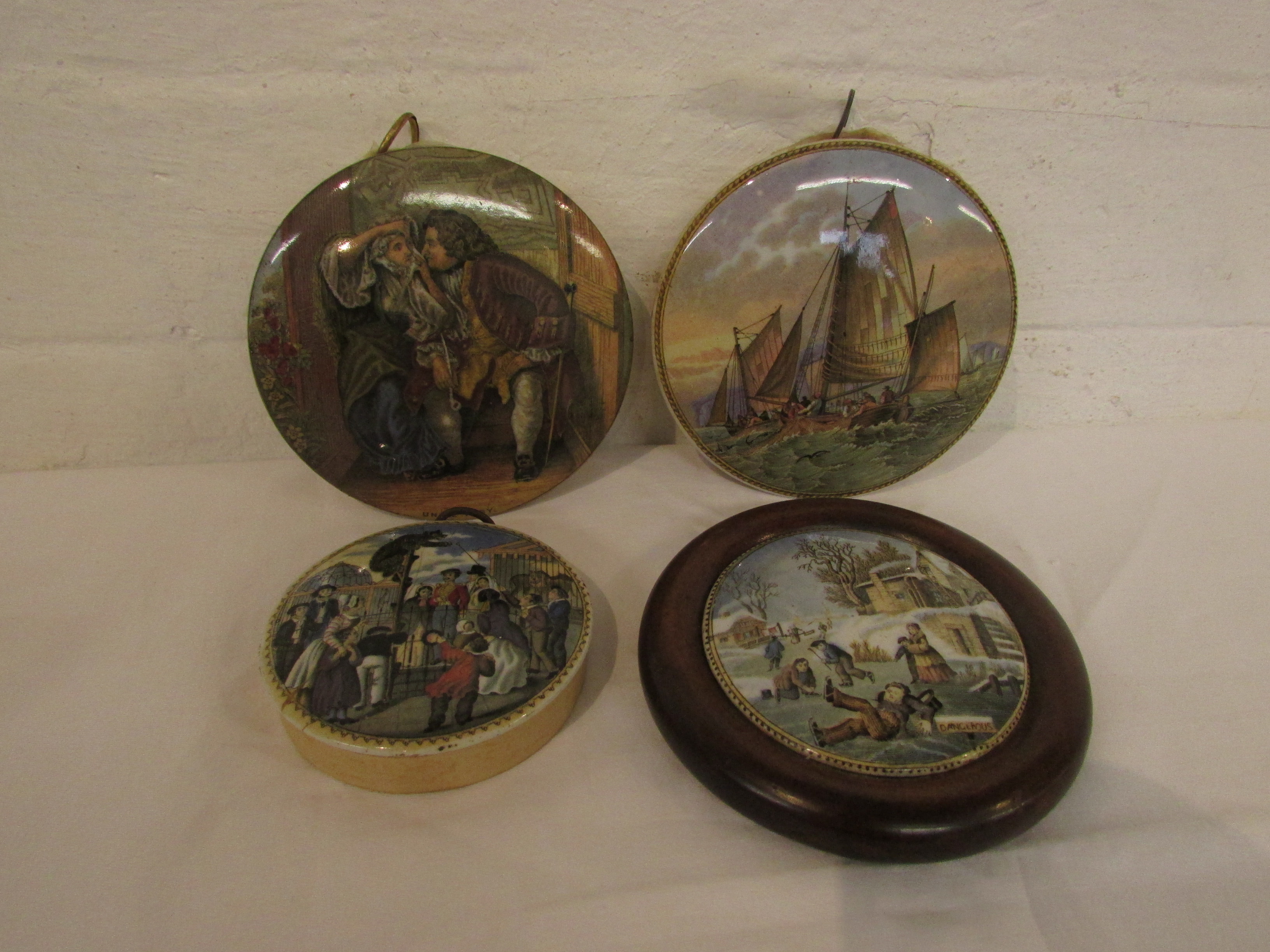 A Pratt pot lid showing Royal Palace with paddle steamer to foreground with crown to the rim set - Image 7 of 11