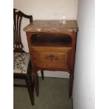 LIGHT MAHOGANY POT CUPBOARD WITH MARBLE LINED INTERIOR AND MARBLE TOP STANDING ON TURNED LEGS