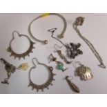 SELECTION OF SILVER AND WHITE METAL JEWELLERY INCLUDING EARRINGS, BANGLE, BROOCH, ETC