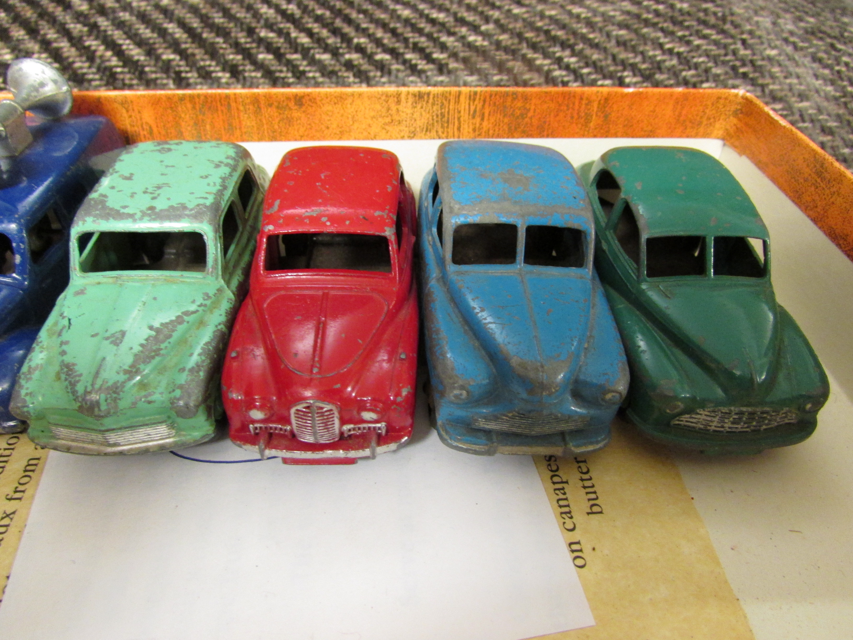 DINKY MODEL CARS AND COMMERCIAL VEHICLES - Image 3 of 3