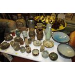 QUANTITY OF EARTHENWARE AND STUDIO POTTERY INCLUDING BOWLS AND JUGS