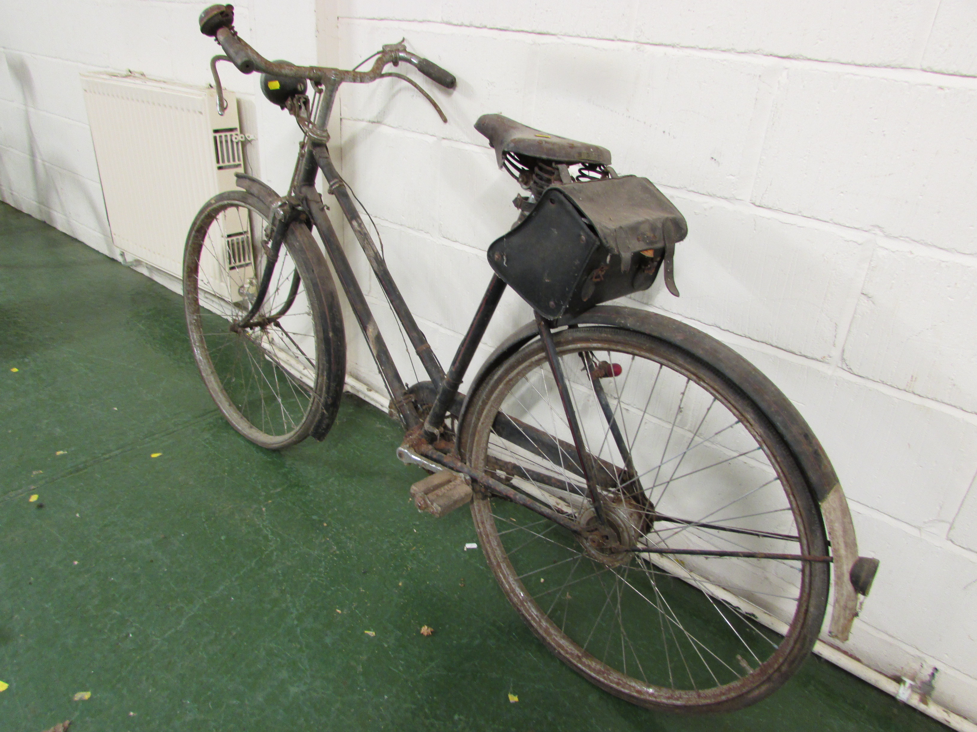 Vintage Raleigh three-speed bicycle with Brooks saddle and rear leather bag - Image 2 of 5