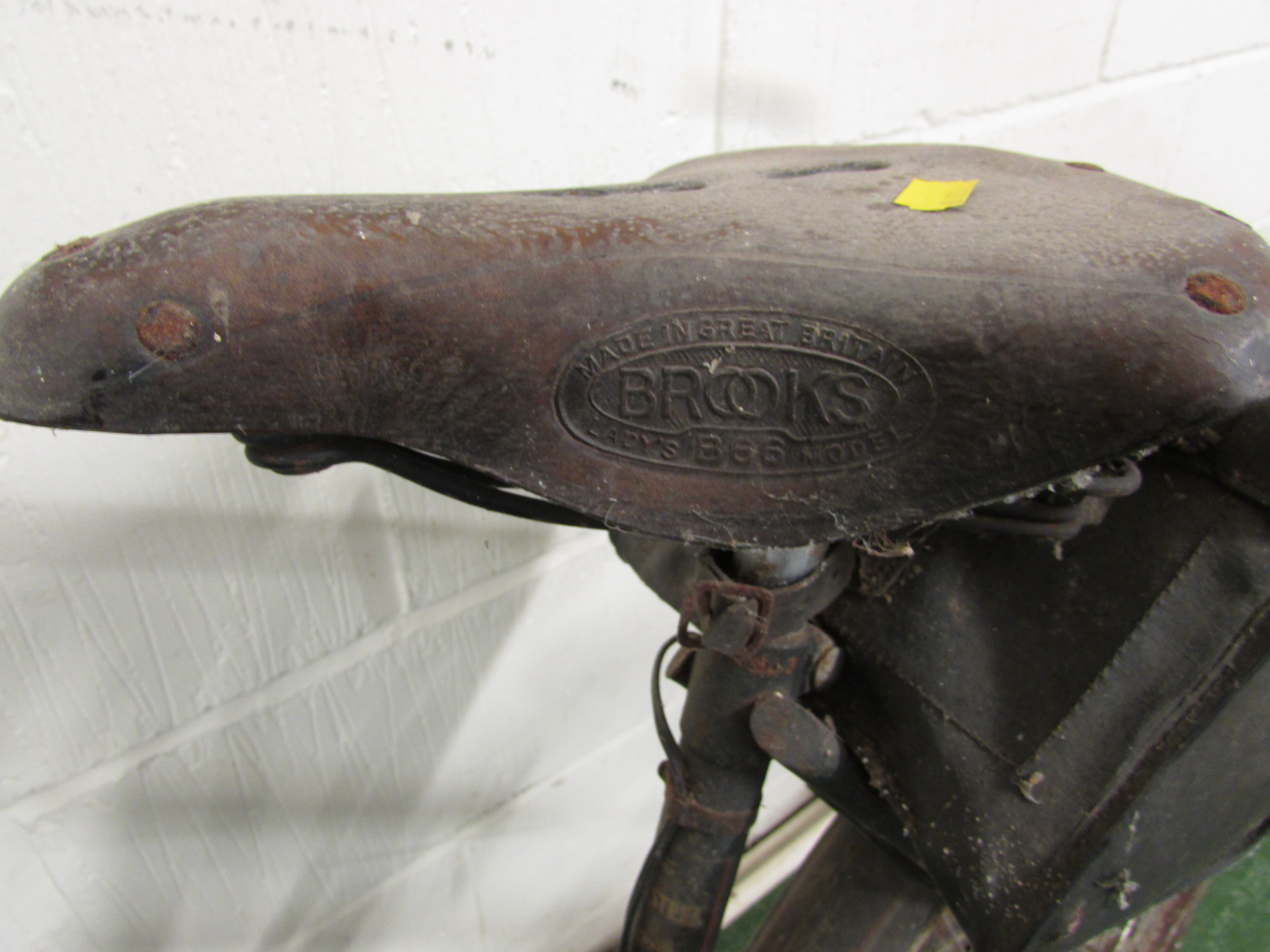 Vintage Raleigh three-speed bicycle with Brooks saddle and rear leather bag - Image 5 of 5