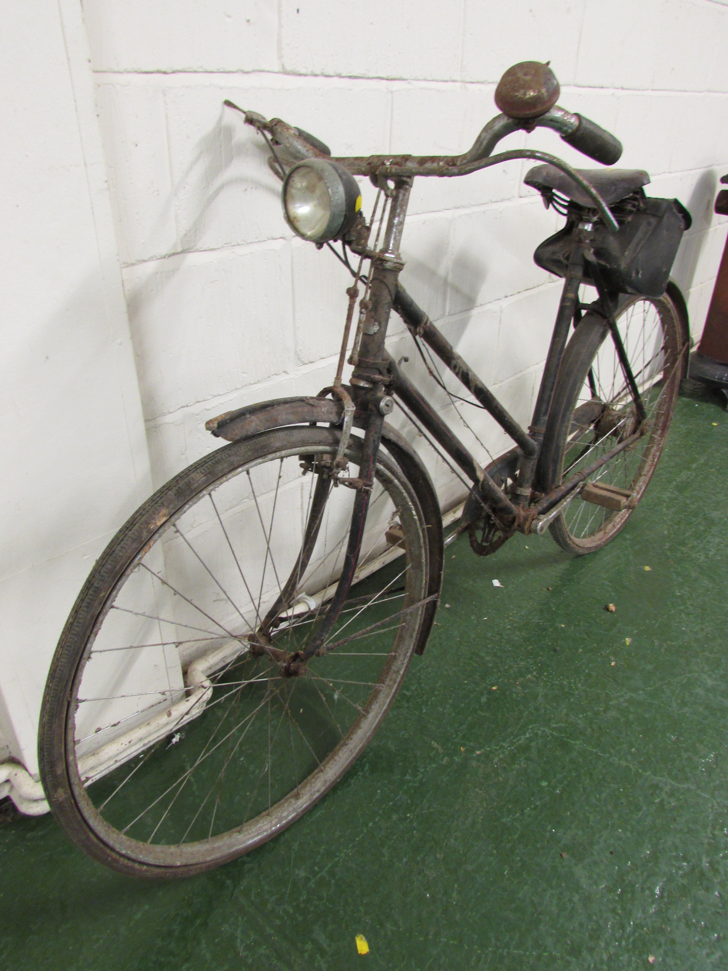 Vintage Raleigh three-speed bicycle with Brooks saddle and rear leather bag - Image 3 of 5