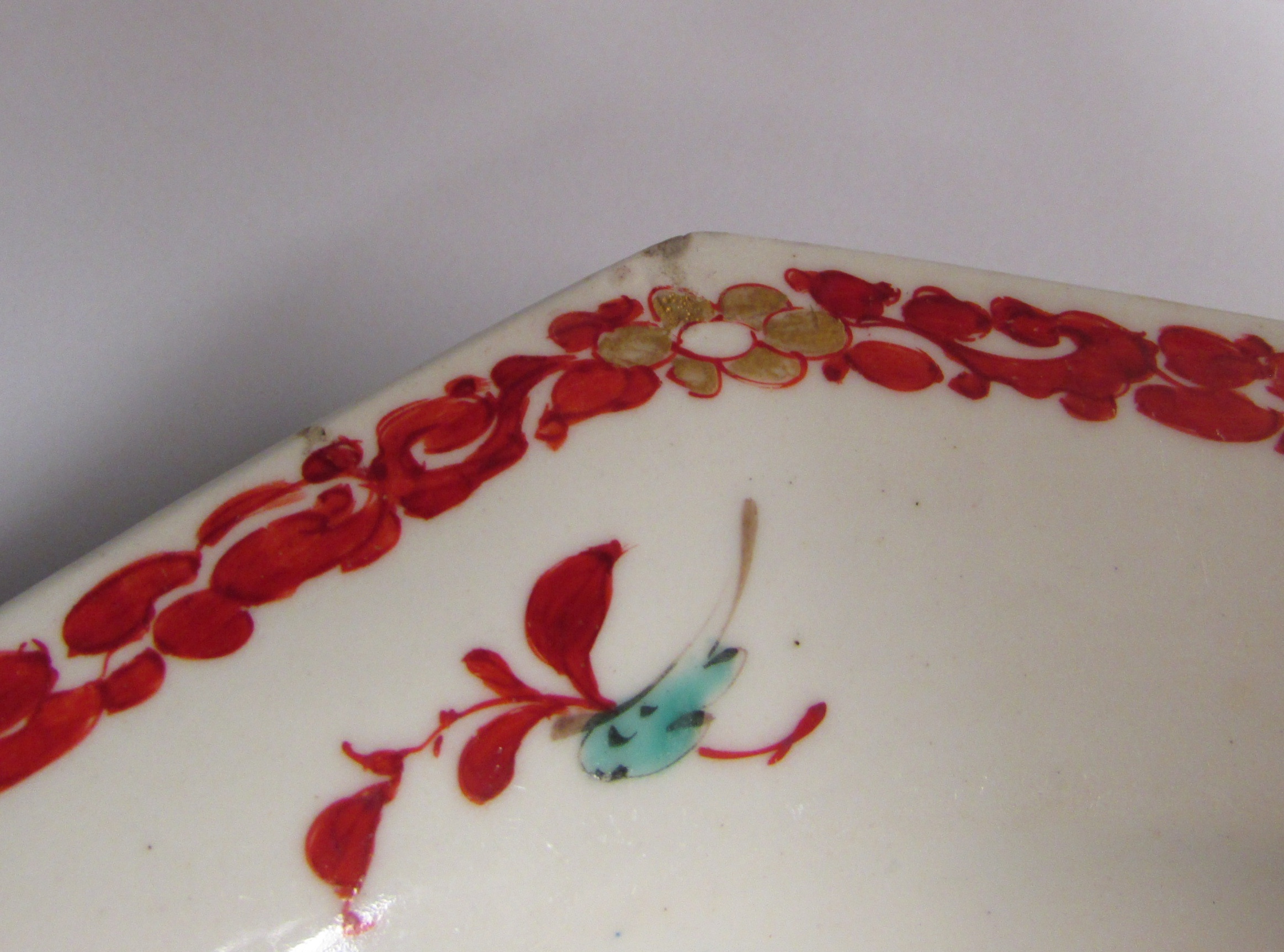 English porcelain hexagonal plate, painted with the quail pattern in the Kakiemon style, perhaps - Image 2 of 3