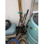 SELECTION OF GARDEN TOOLS