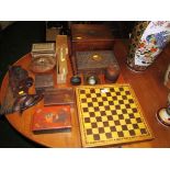 SELECTION OF TREEN INCLUDING DOMINOES, CHESS PIECES, JEWELLERY BOX AND OTHER ITEMS