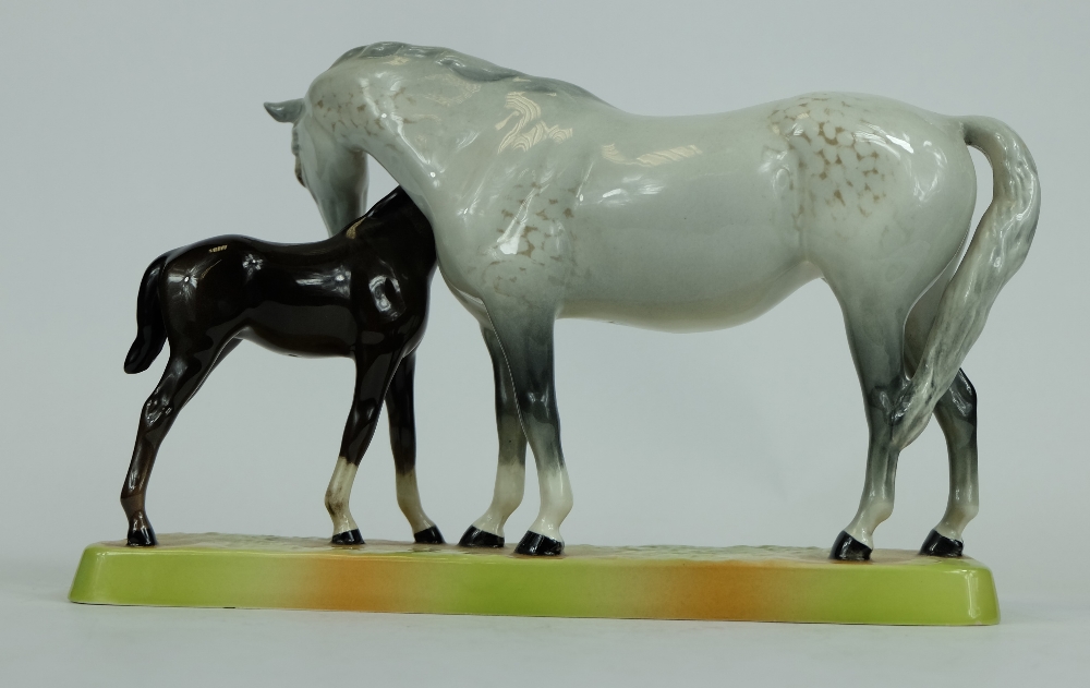 Beswick grey mare and brown foal on base 1811 - Image 2 of 2
