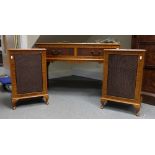 Dynatron Gramaphone in wooden case on Queen Anne legs with original speakers (3)