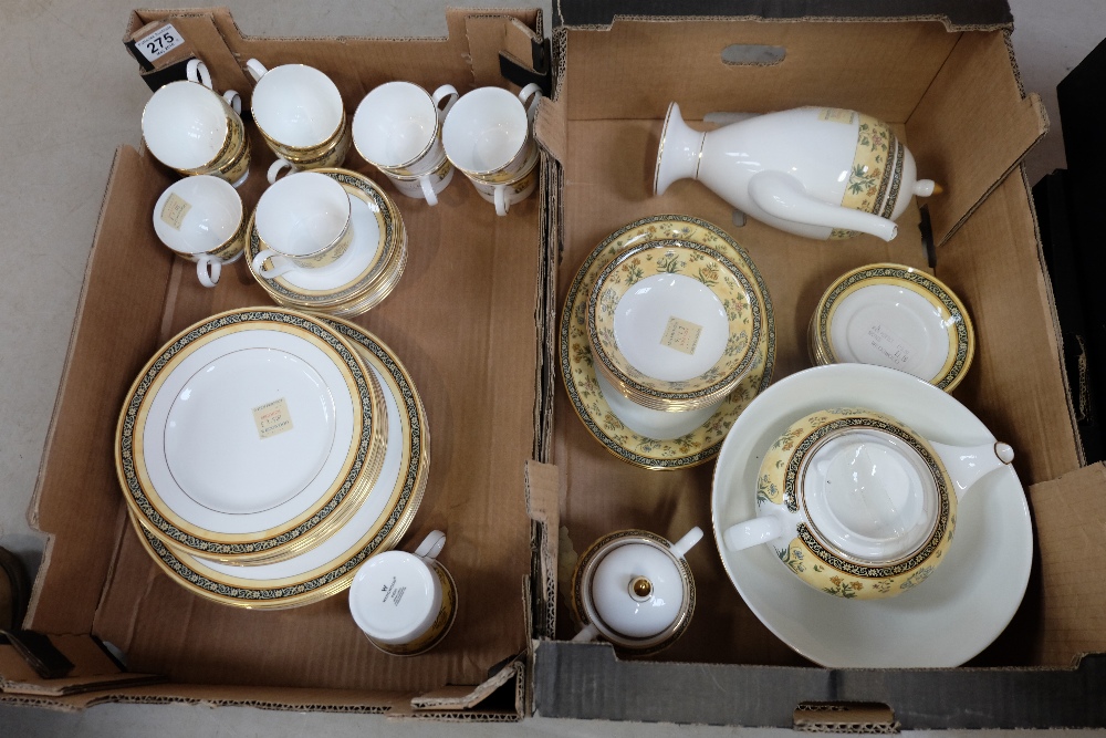 A quality collection of Wedgwood India pattern dinnerware to include Dinner plates,