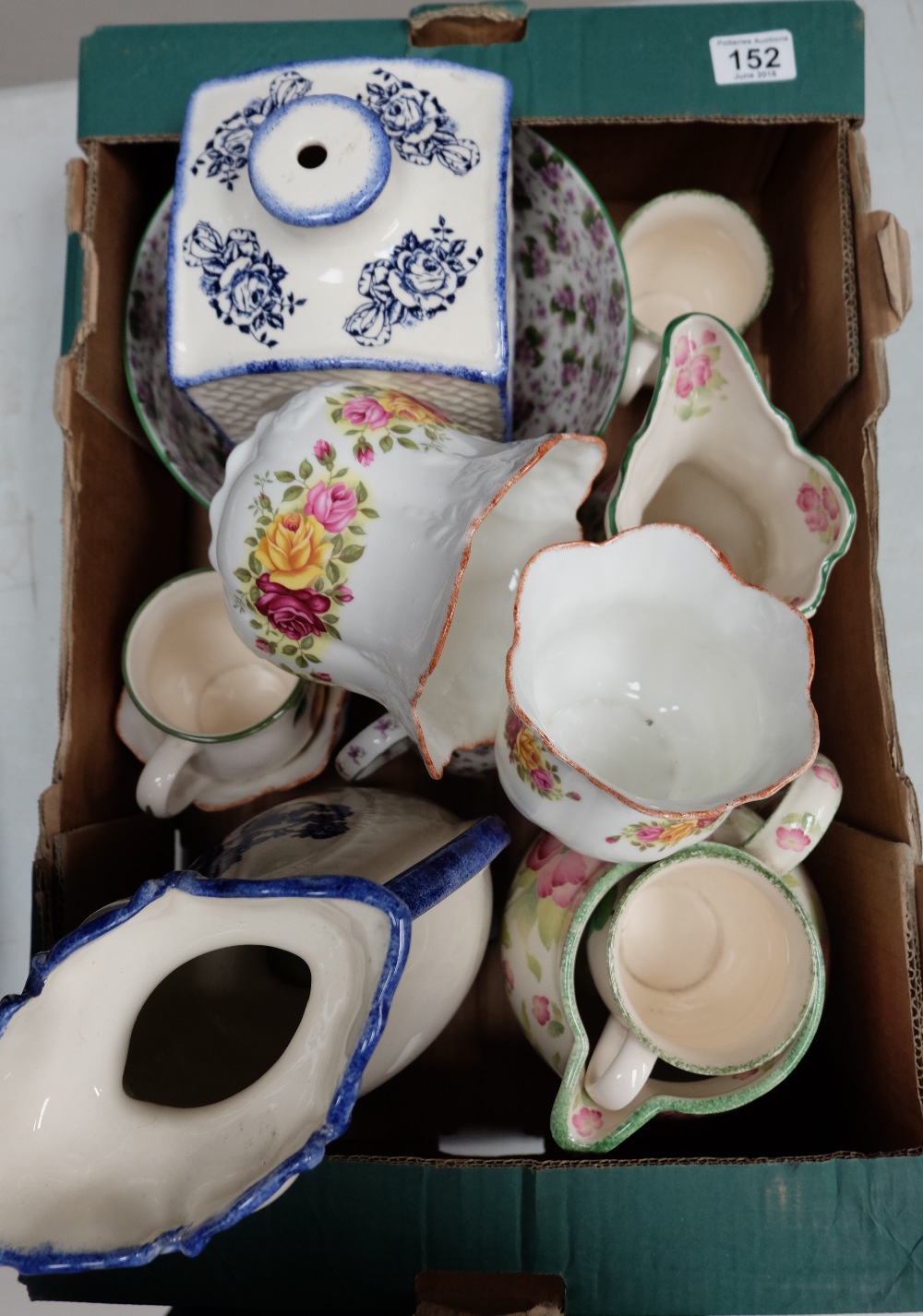 A collection of mixed pottery to include