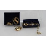 A collection of 9ct gold jewellery items including rings, pendants etc (7.