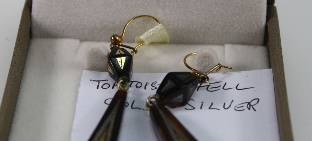Pair of unusual silver and Tortoiseshell drop earings with gold ear fittings (2) - Image 2 of 3