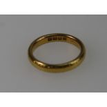 22ct Gold wedding ring (5.8grams).