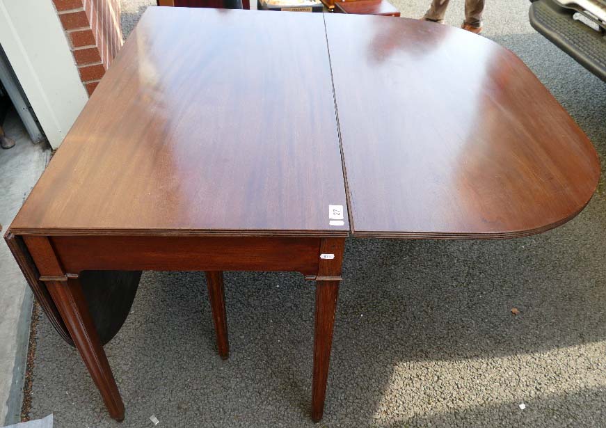 Mahogany Georgian dining table.