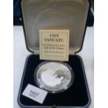 Cased set 1995 100 Vata silver proof coin weighing 155.5g