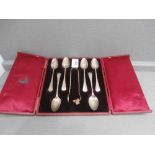 Chased set 6 Victorian silver teaspoons with chased detail and matching sugar tongs, Birmingham 1899