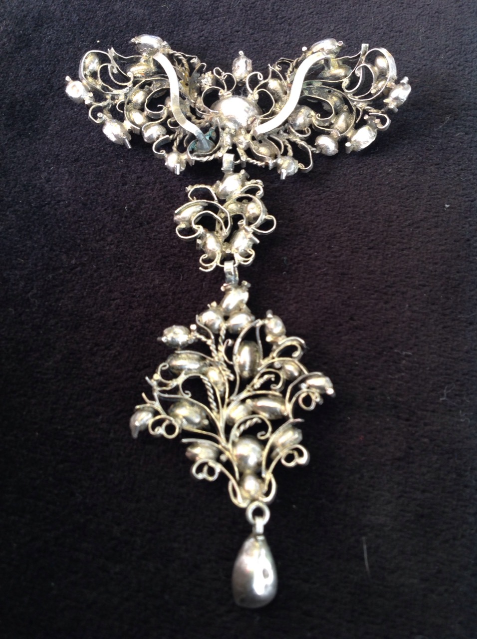 An antique belle Èpoque brooch/pendant stomacher, the antique piece in the form of spray foliate - Image 3 of 3