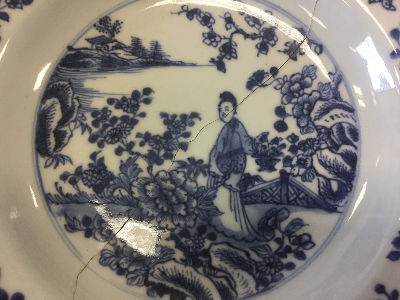 An octagonal nineteenth century Chinese porcelain blue & white bowl, decorated with figure in garden - Image 2 of 3