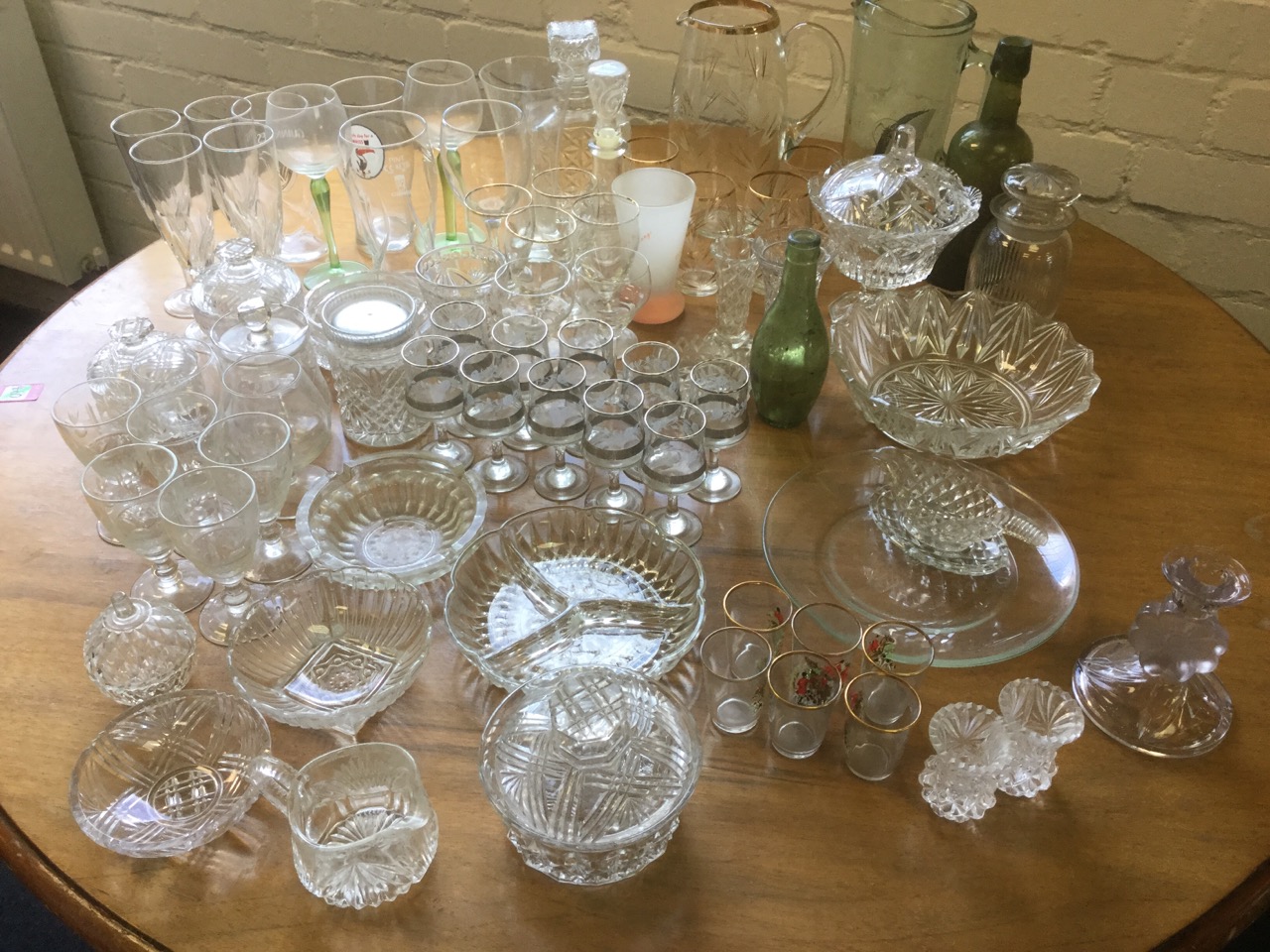 Miscellaneous glass including an Alnwick Brewery bottle, sets of glasses, fruit bowls, a