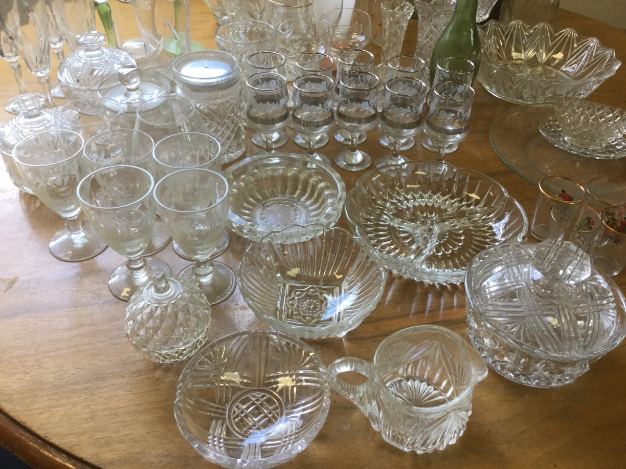 Miscellaneous glass including an Alnwick Brewery bottle, sets of glasses, fruit bowls, a - Image 6 of 6