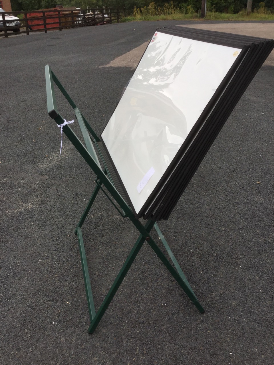 A picture display stand with clear plastic sleeves for selling prints/pictures, the folding easel - Image 2 of 3