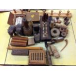 Miscellaneous treen including a peg rack, an inlaid cribbage board, boxes, knobs, a tablelamp,