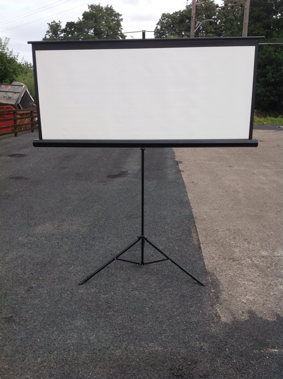 A large electric projector screen, together with a portable screen, and a LCD projector with wall - Image 2 of 3