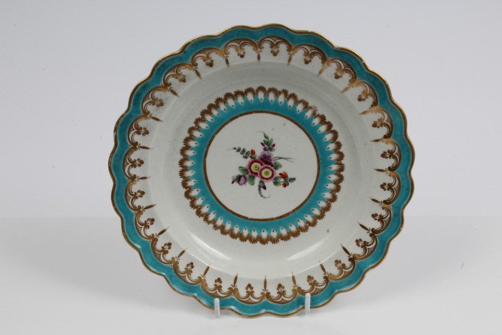 18th century Worcester plate with central polychrome floral spray within gilt and turquoise borders