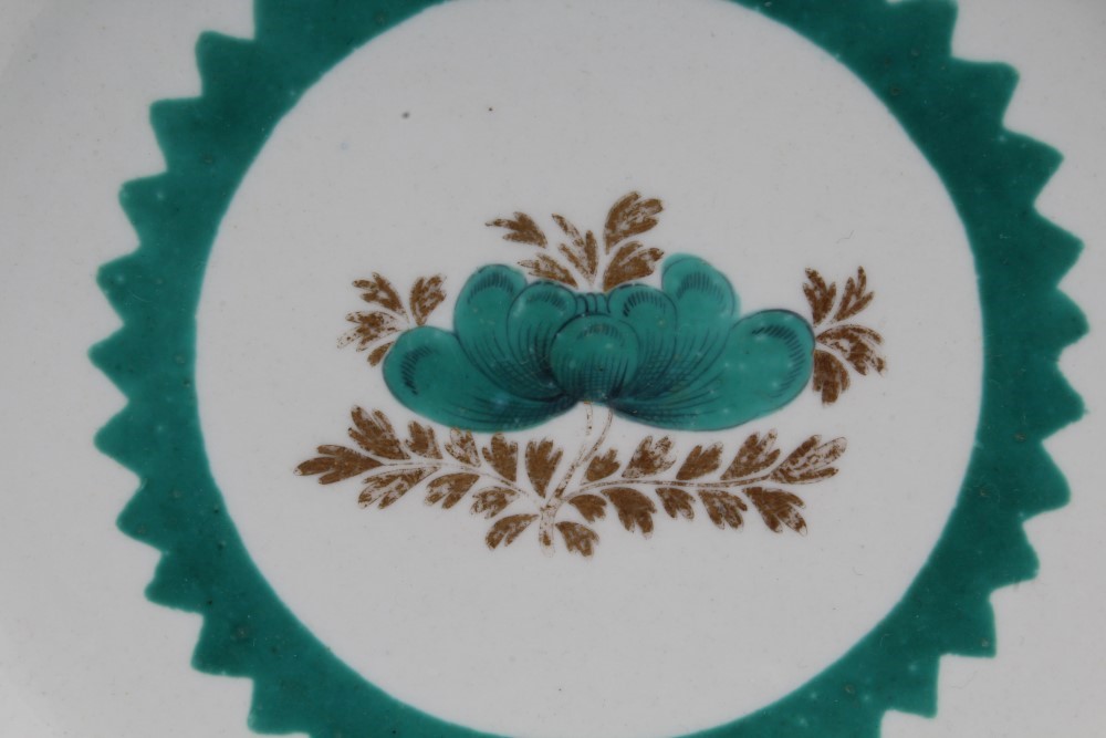 Pair 18th century Worcester green and gilt bordered plates with fluted borders and central floral - Image 2 of 3