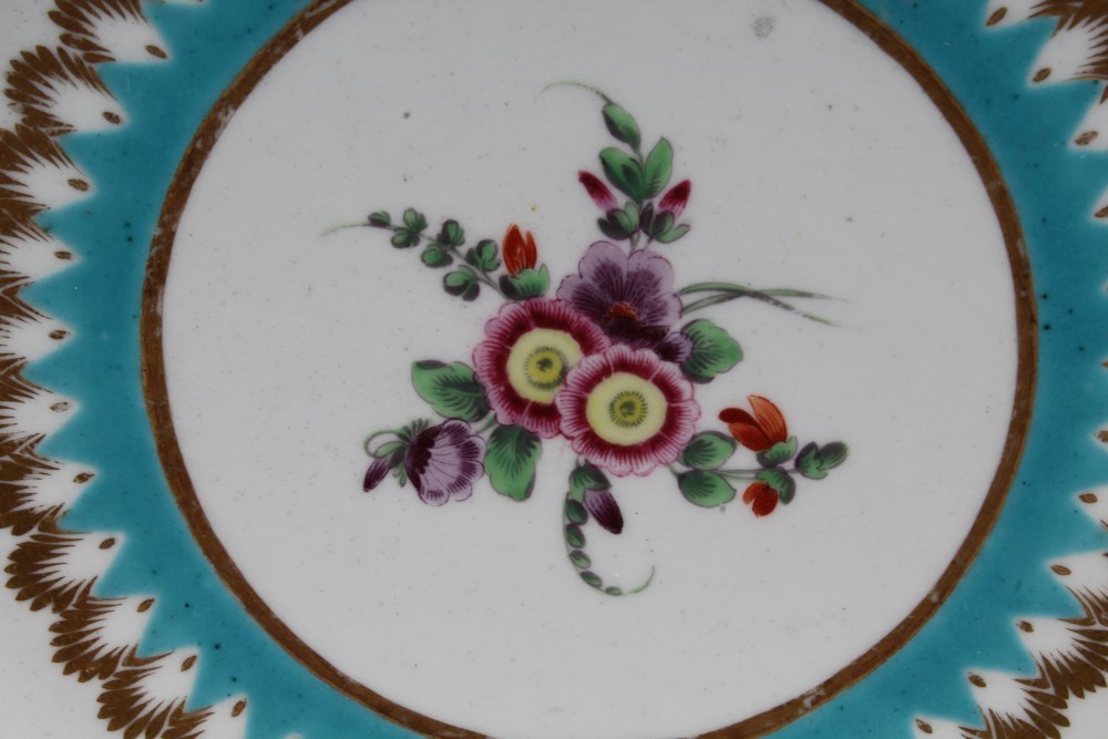 18th century Worcester plate with central polychrome floral spray within gilt and turquoise borders - Image 2 of 4