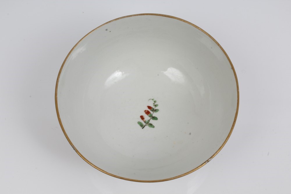 18th century Worcester bowl with polychrome painted scattered flowers, 15. - Image 3 of 4