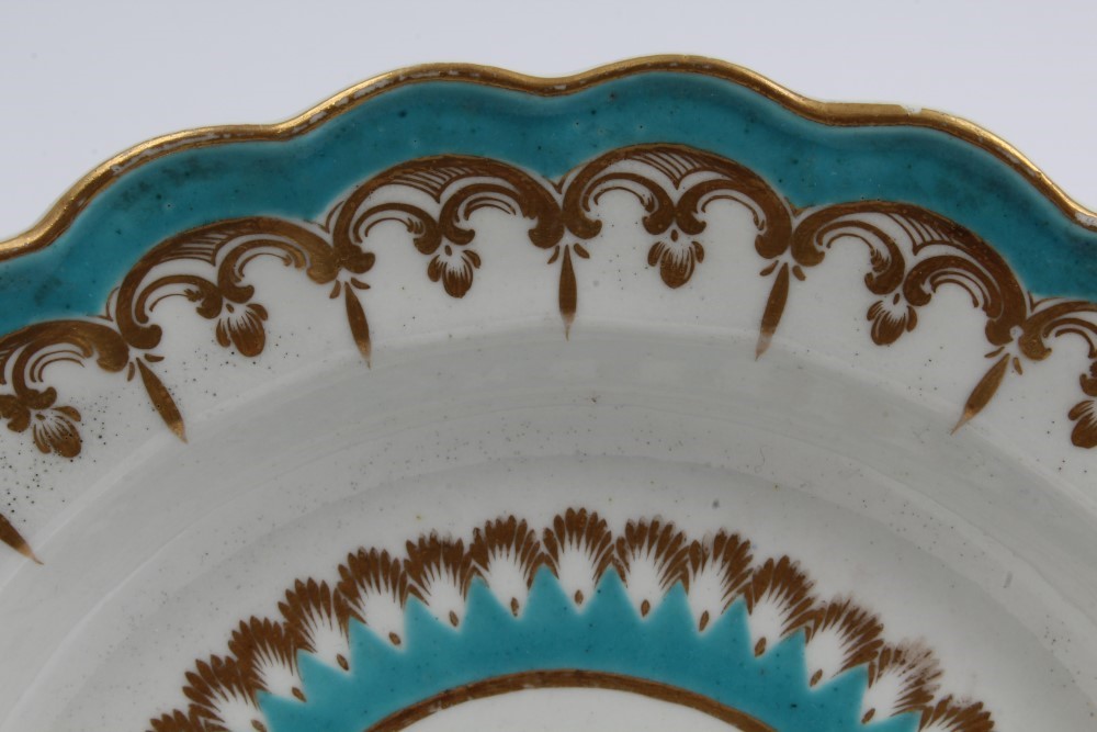 18th century Worcester plate with central polychrome floral spray within gilt and turquoise borders - Image 3 of 4