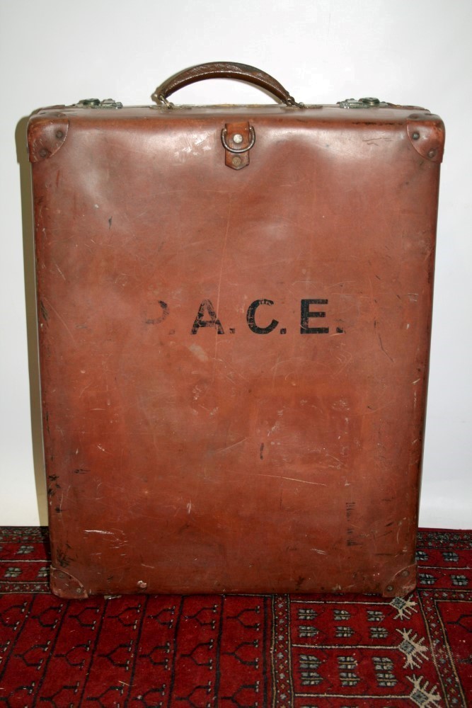 Vintage luggage - brown fitted case for carrying shoes, ruched lining, twelve compartments,