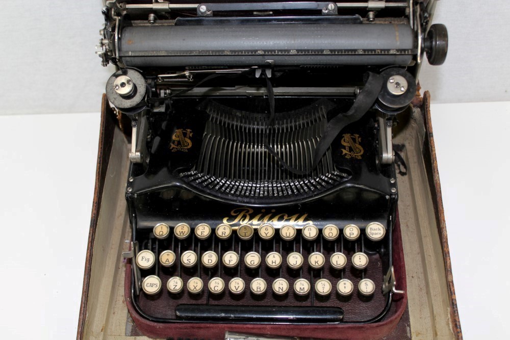 Vintage 'Bijou' typewriter in original leather case with stationery pockets, - Image 2 of 4