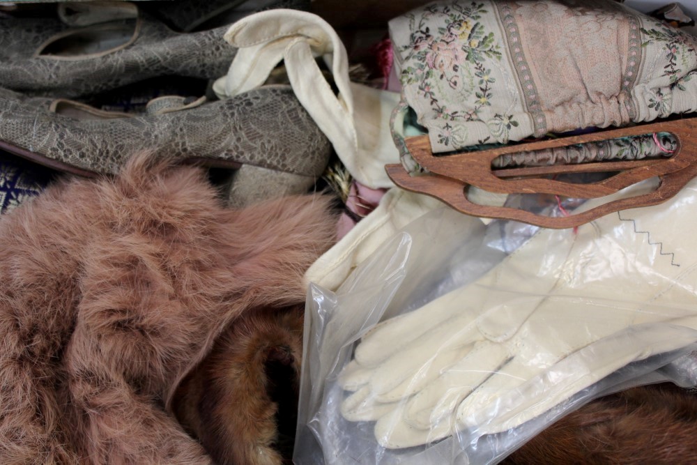 Ladies' vintage wedding shoes circa 1920s, old gold brocade, pointed toe and button fastening, - Image 2 of 2