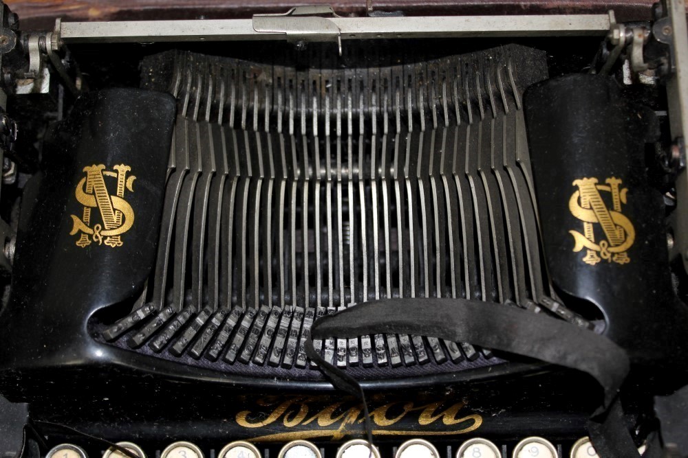 Vintage 'Bijou' typewriter in original leather case with stationery pockets, - Image 3 of 4