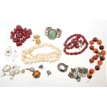 Collection of jewellery - to include agate spherical bead necklace, Victorian ivory bead necklace,