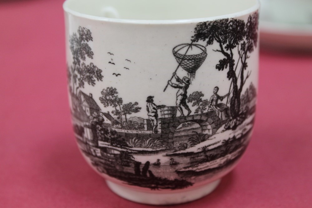 18th century Worcester beaker with Hancock printed 'Three Fishers' pattern decoration, circa 1760, - Image 4 of 4