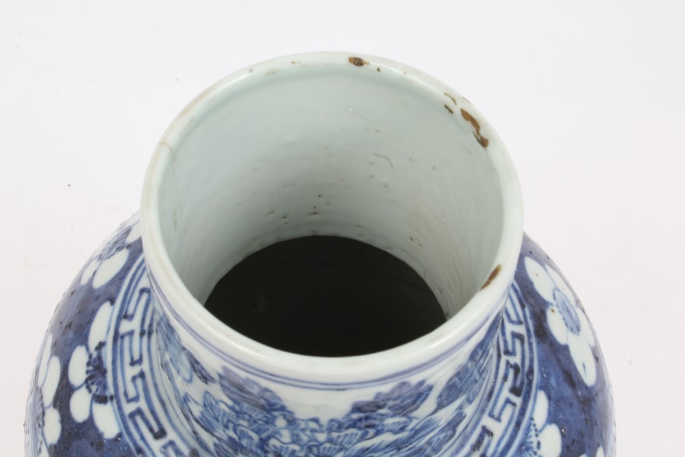 Late 19th century Chinese blue and white porcelain vase with precious object and floral decoration, - Image 5 of 6