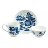 18th century Worcester blue and white 'Man in the Pavilion' pattern trio,