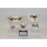 Royal Albert Old Country Roses tea and dinner service (37 pieces)