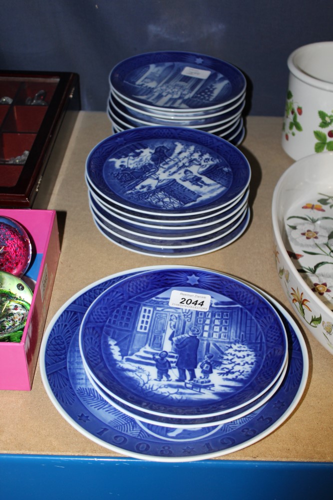 Fifteen Royal Copenhagen Christmas plates and one other larger plate - Image 2 of 2