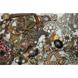 Collection of vintage paste set jewellery - including various brooches, Scottish hardstone pendant,