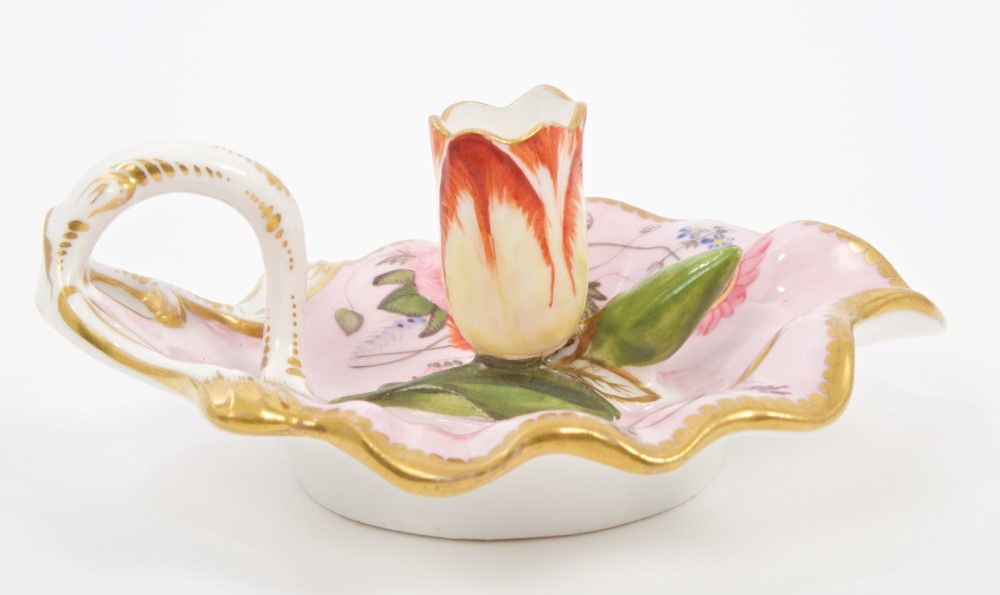 Early 19th century Spode chamber candlestick with tulip sconce and finely painted floral sprays on - Bild 2 aus 3