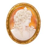 Fine large 19th century Italian carved shell cameo brooch,